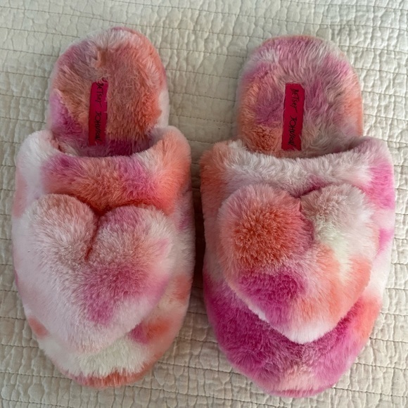 BETSEY JOHNSON Fuzzy Pink White Heart Slippers Size Extra Large 11-12 - Picture 1 of 6